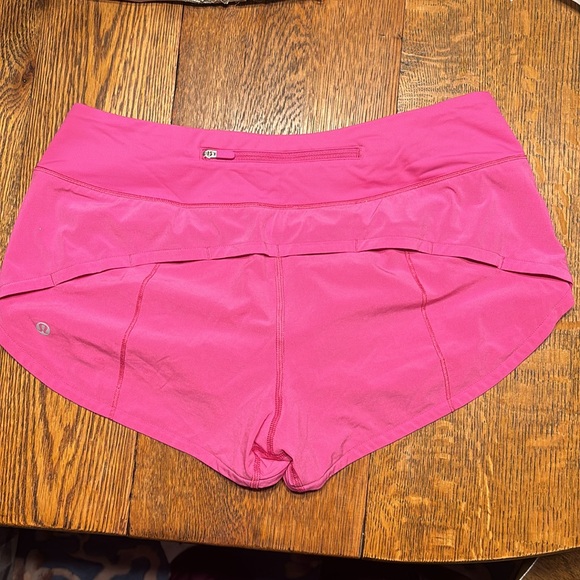 Lululemon Speed Up Low-Rise Short 2.5"
Sonic Pink size 6 - Picture 2 of 4